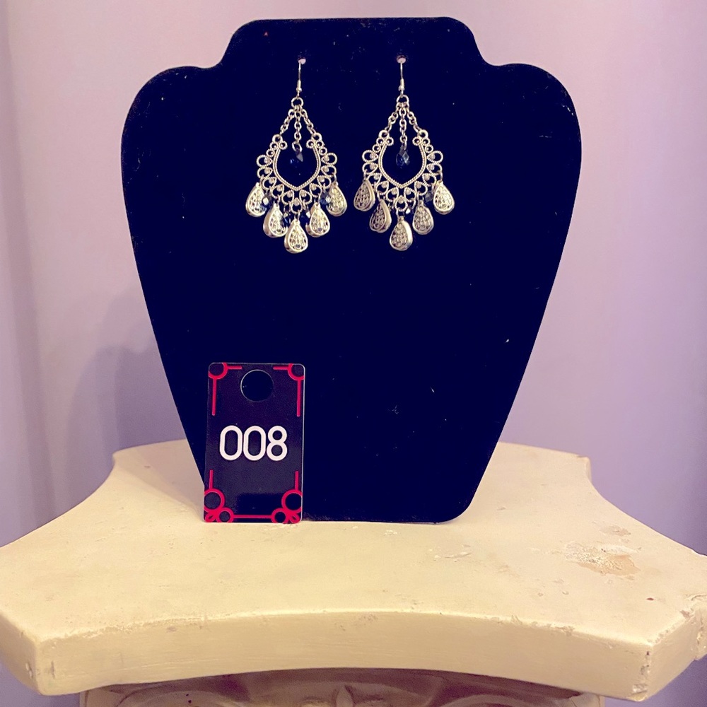These beautiful drop earrings will stand out!